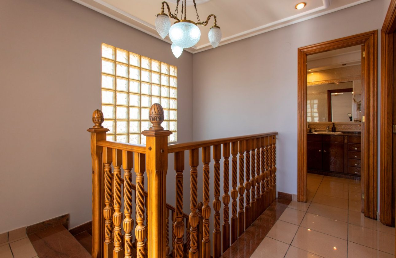 Resale - Villa - Torrevieja