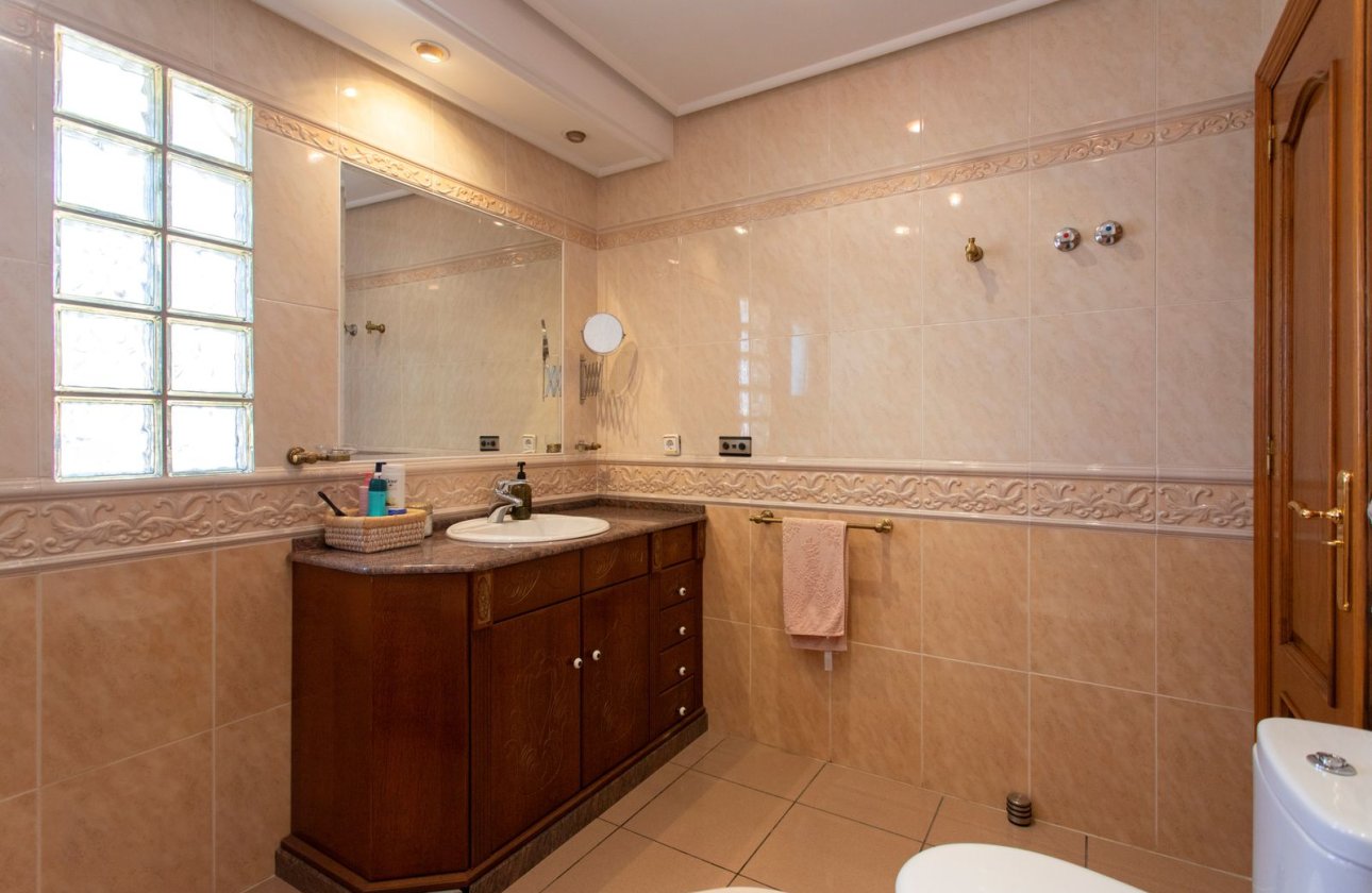 Resale - Villa - Torrevieja
