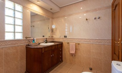 Resale - Villa - Torrevieja