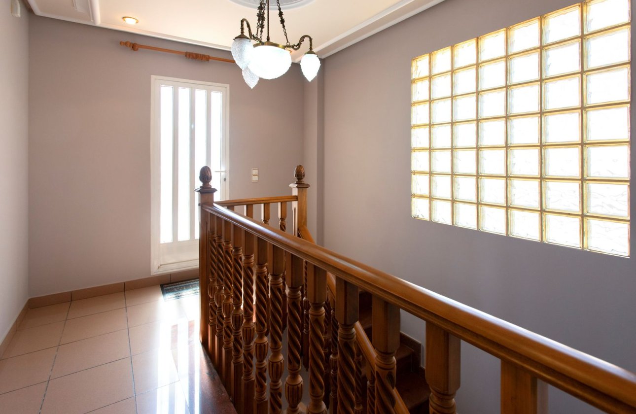 Resale - Villa - Torrevieja