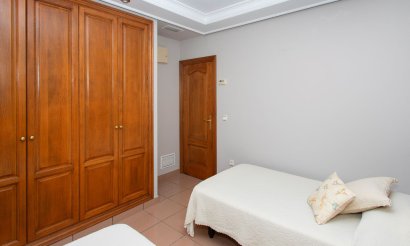 Resale - Villa - Torrevieja
