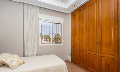 Resale - Villa - Torrevieja