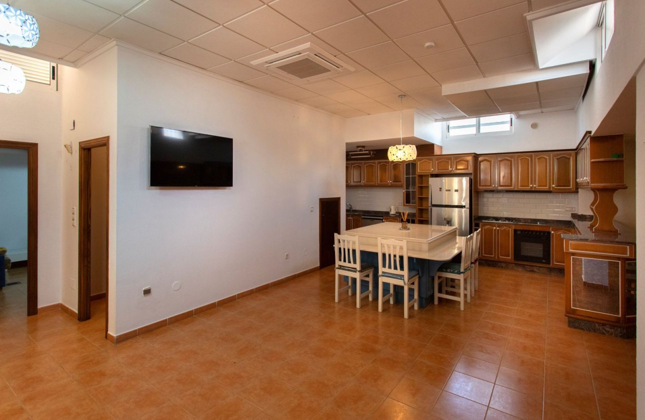 Resale - Villa - Torrevieja