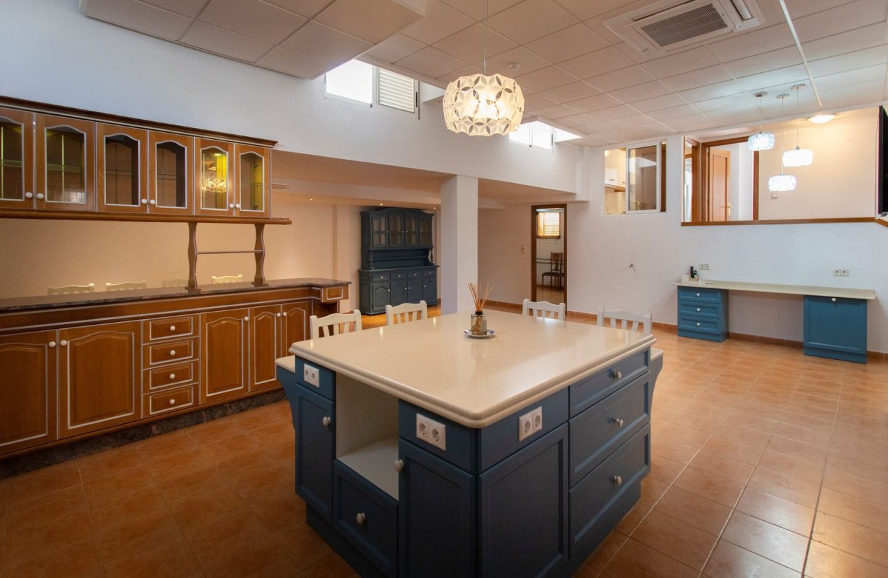 Resale - Villa - Torrevieja