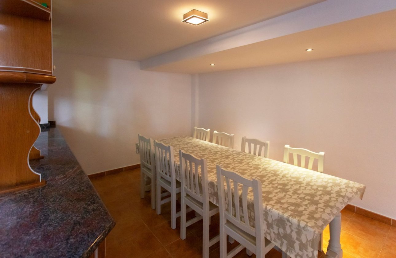 Resale - Villa - Torrevieja
