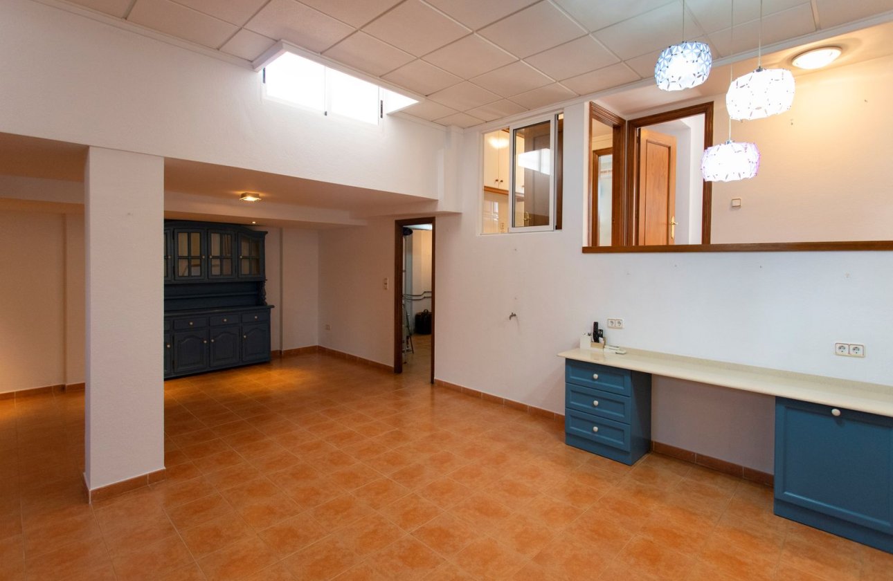 Resale - Villa - Torrevieja