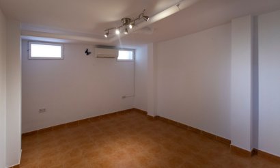 Resale - Villa - Torrevieja
