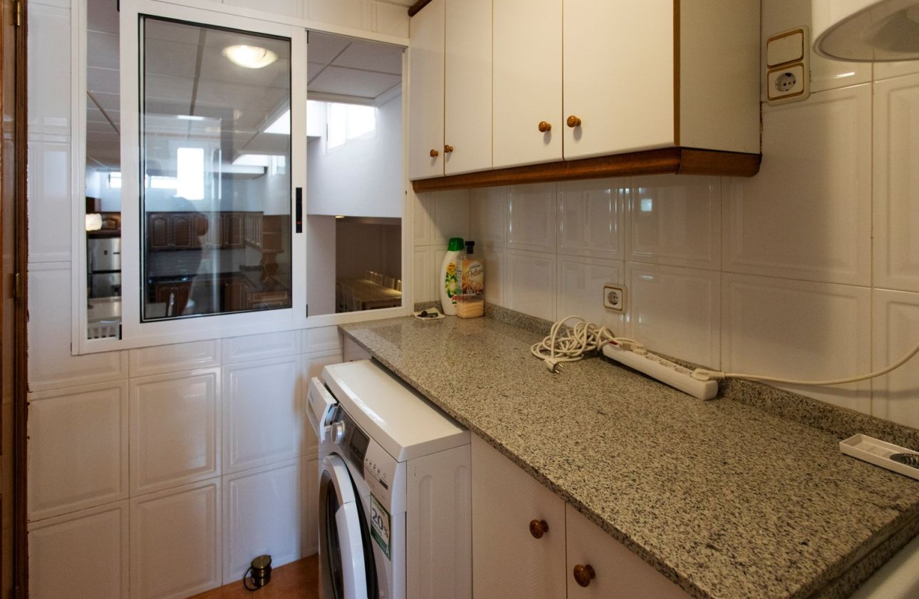 Resale - Villa - Torrevieja