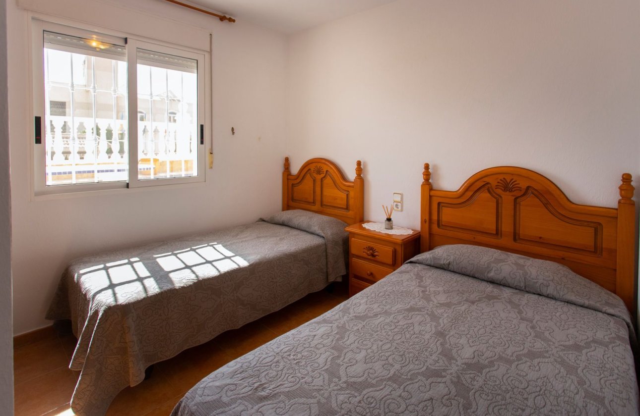 Resale - Villa - Torrevieja