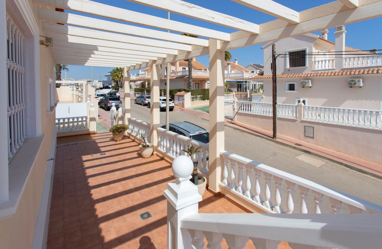 Resale - Villa - Torrevieja