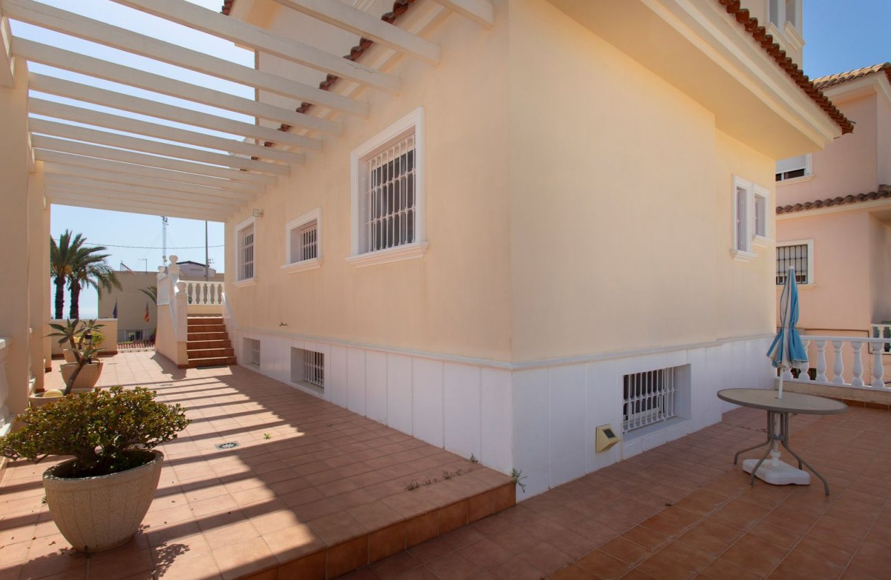 Resale - Villa - Torrevieja