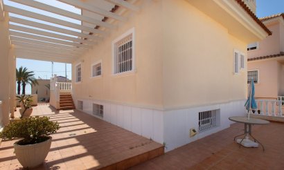 Resale - Villa - Torrevieja