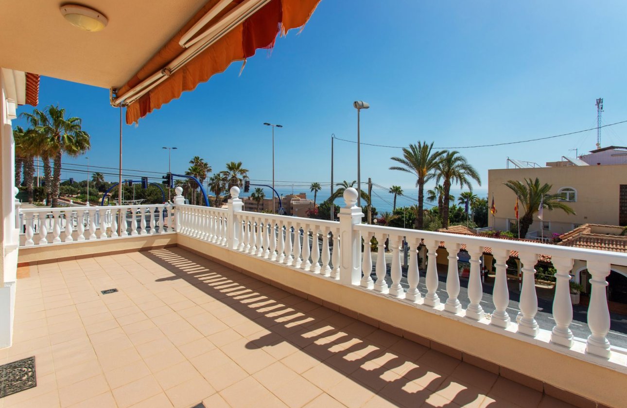 Resale - Villa - Torrevieja