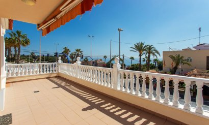 Resale - Villa - Torrevieja
