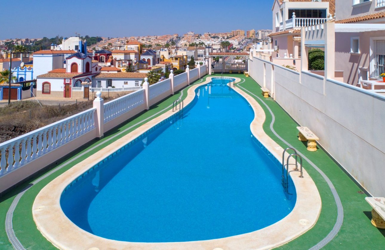 Resale - Villa - Torrevieja