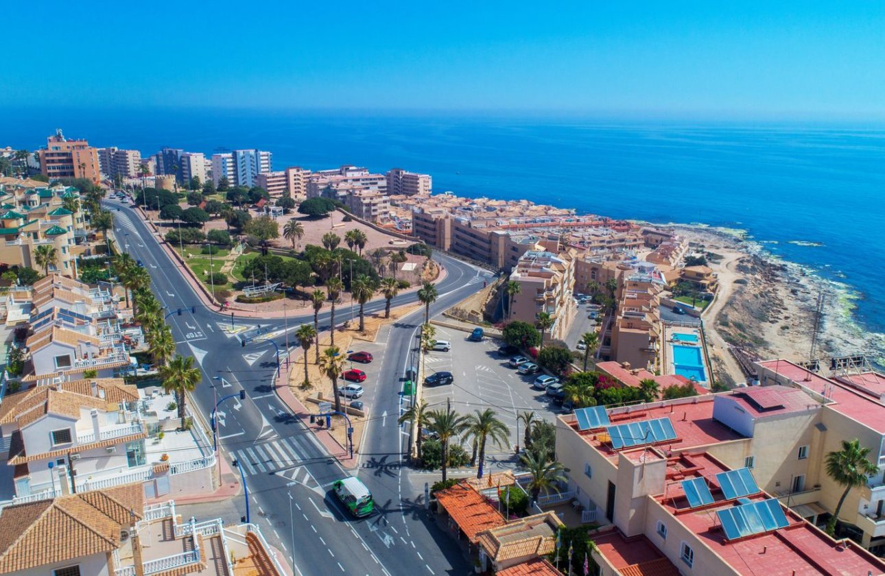 Resale - Villa - Torrevieja