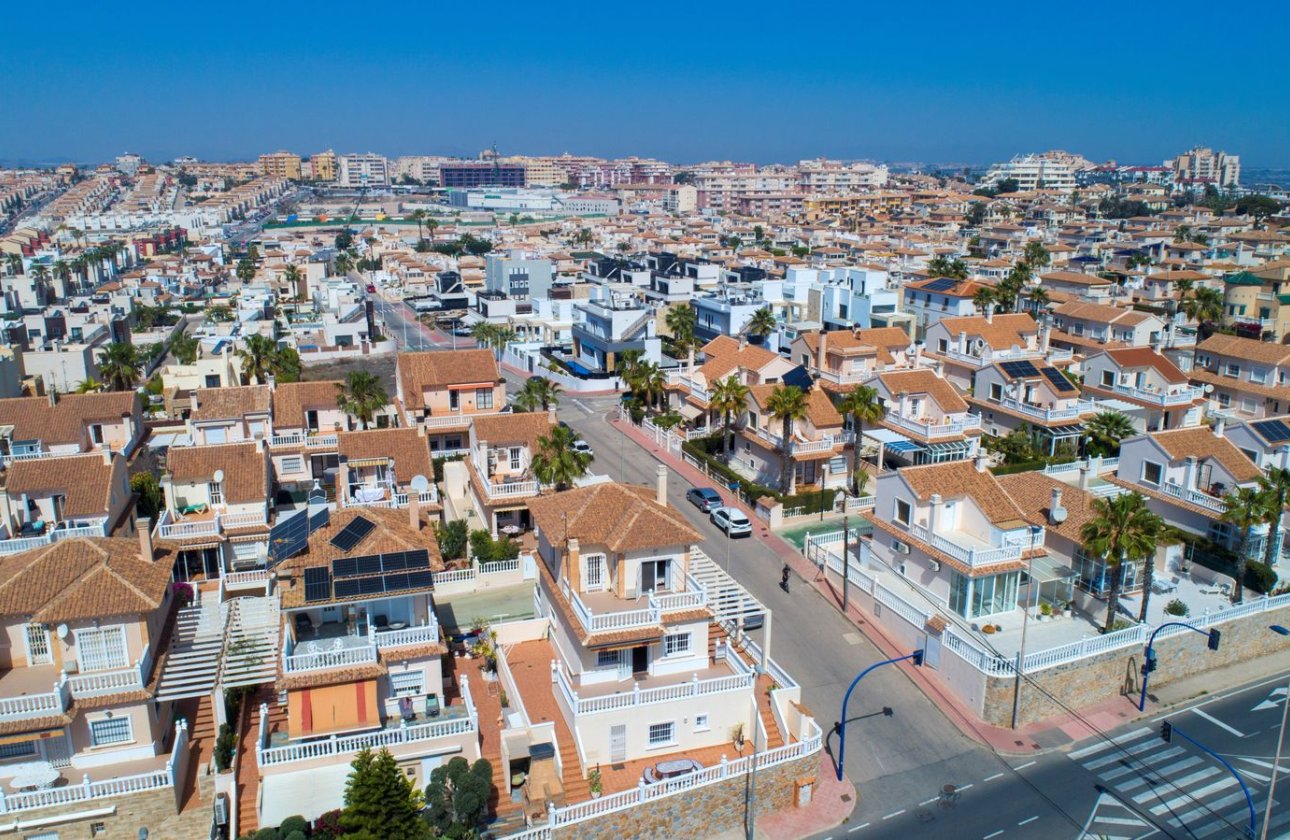 Resale - Villa - Torrevieja
