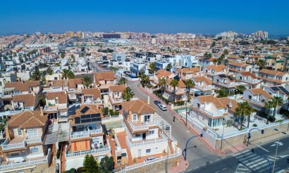 Resale - Villa - Torrevieja