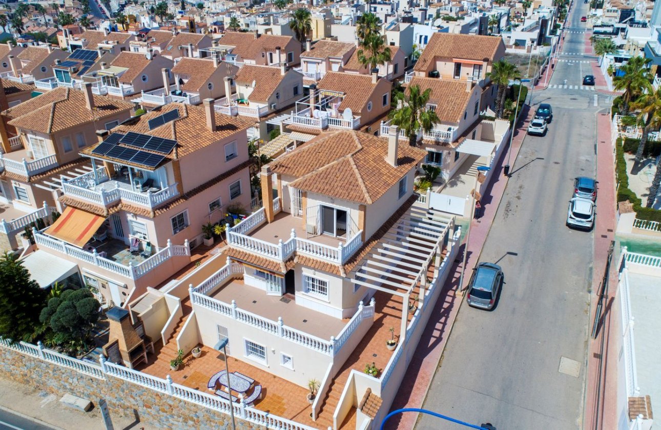 Resale - Villa - Torrevieja