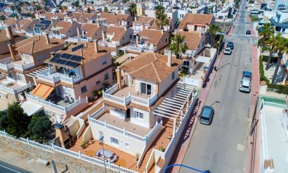 Resale - Villa - Torrevieja