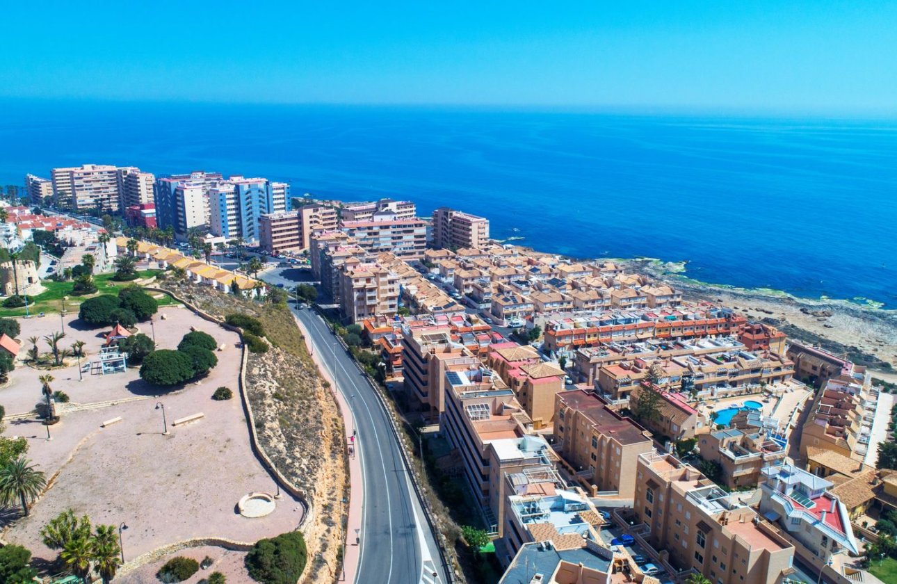 Resale - Villa - Torrevieja