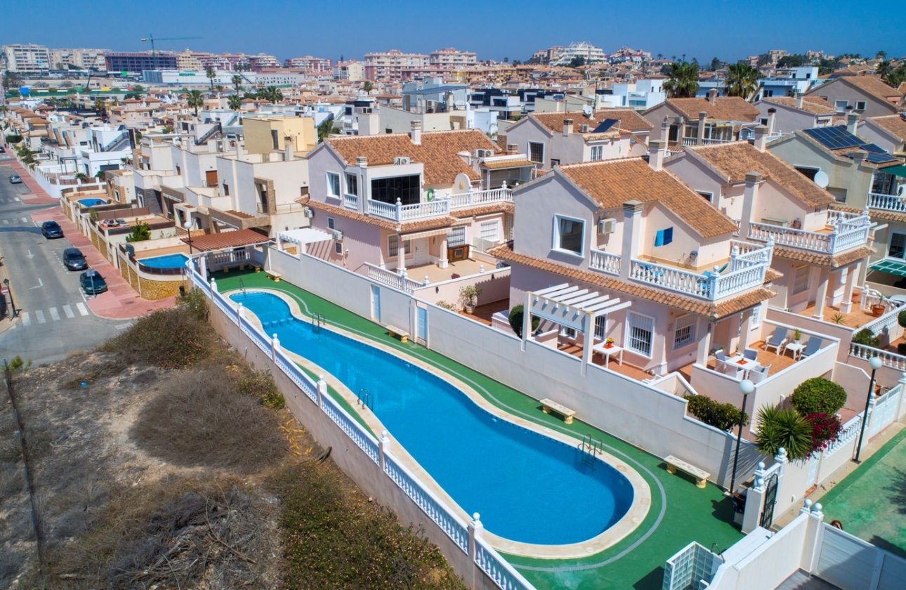 Resale - Villa - Torrevieja