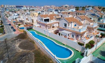 Resale - Villa - Torrevieja