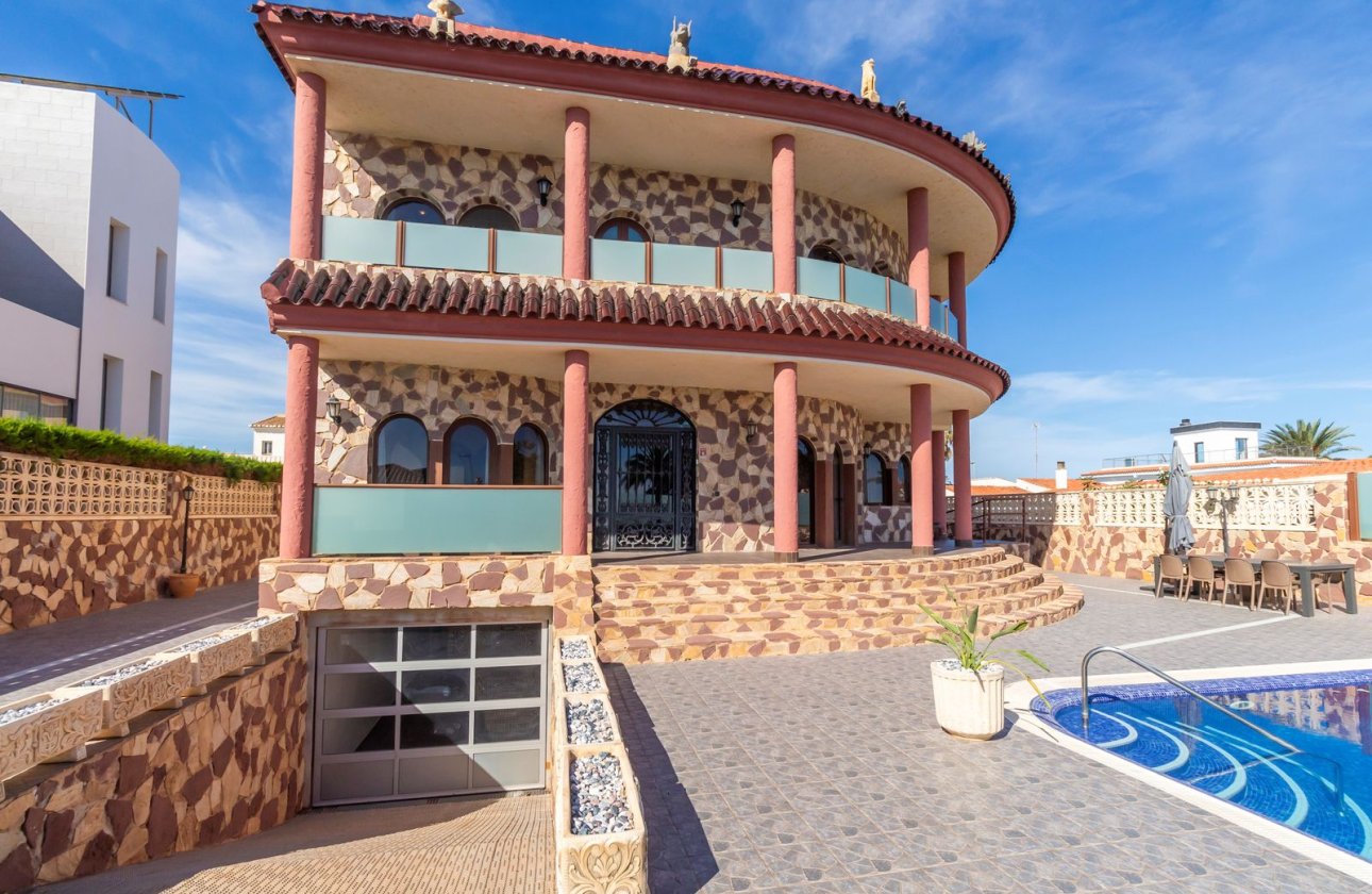 Resale - Villa - La Zenia
