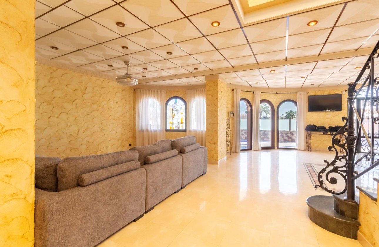 Resale - Villa - La Zenia