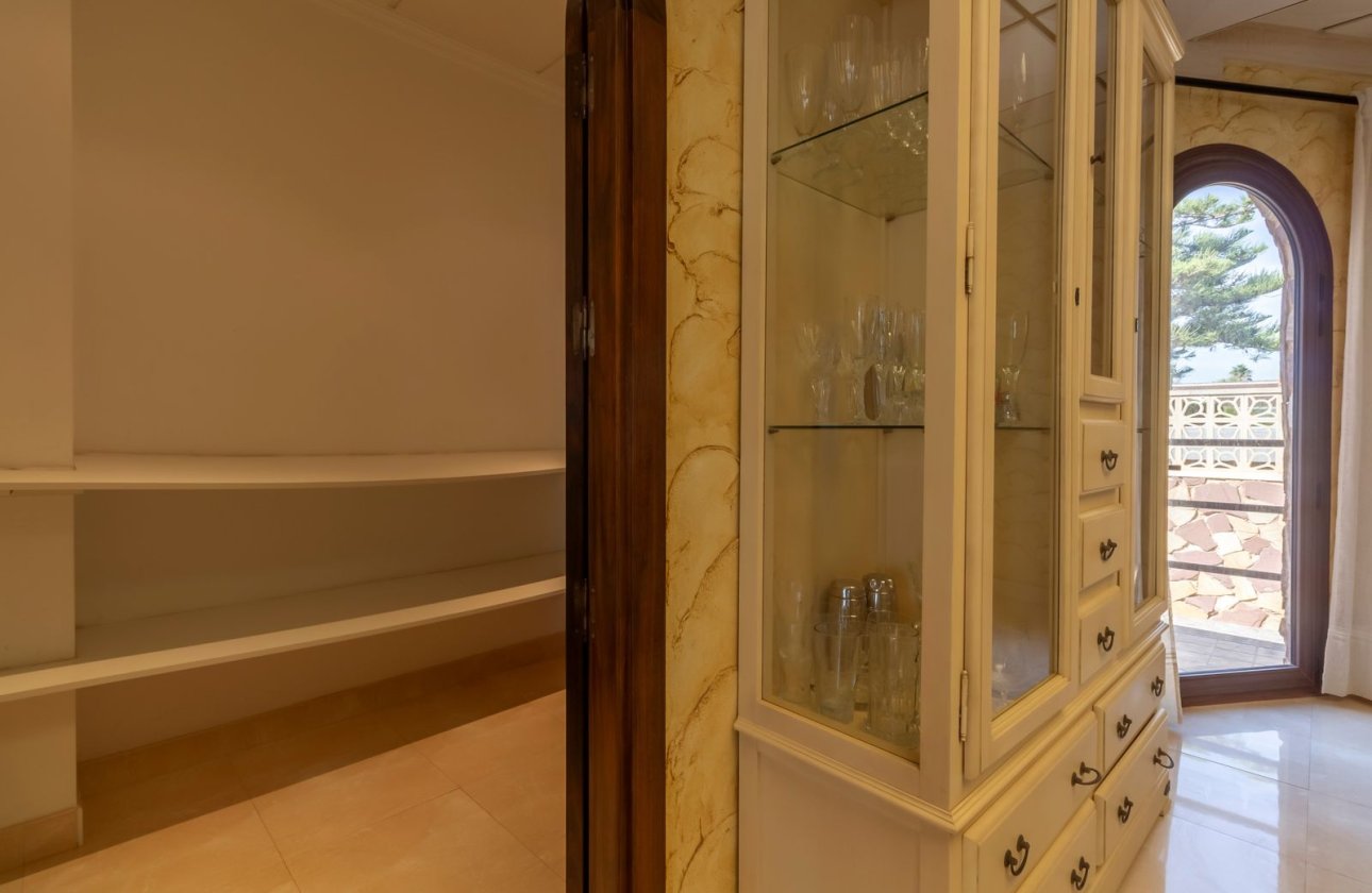 Resale - Villa - La Zenia