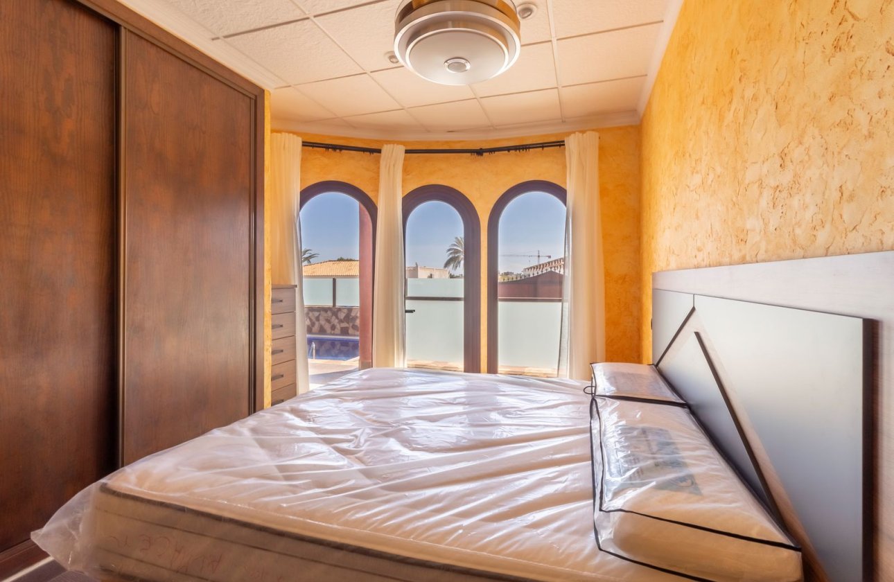 Resale - Villa - La Zenia