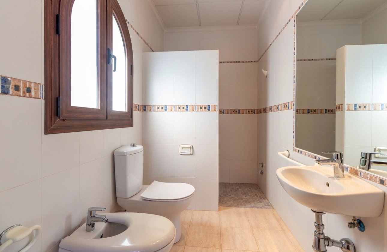 Resale - Villa - La Zenia