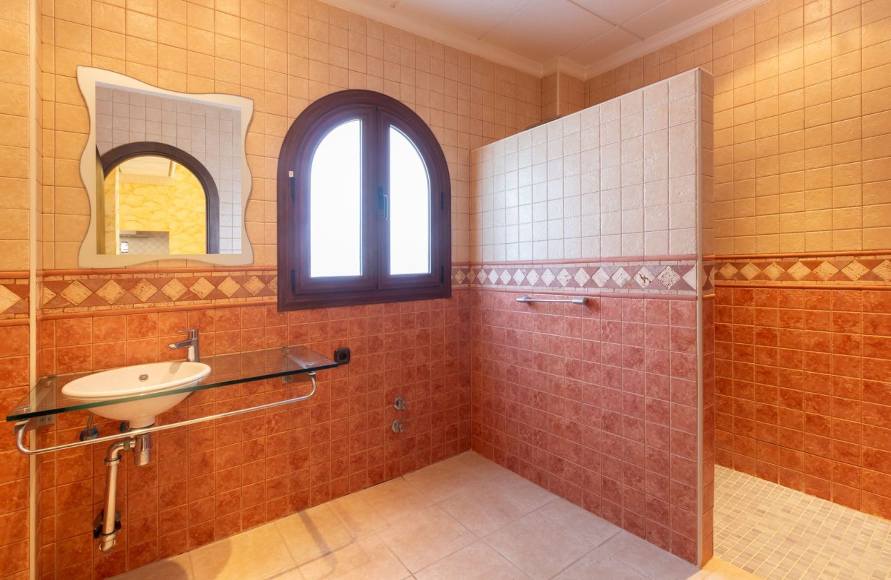 Resale - Villa - La Zenia