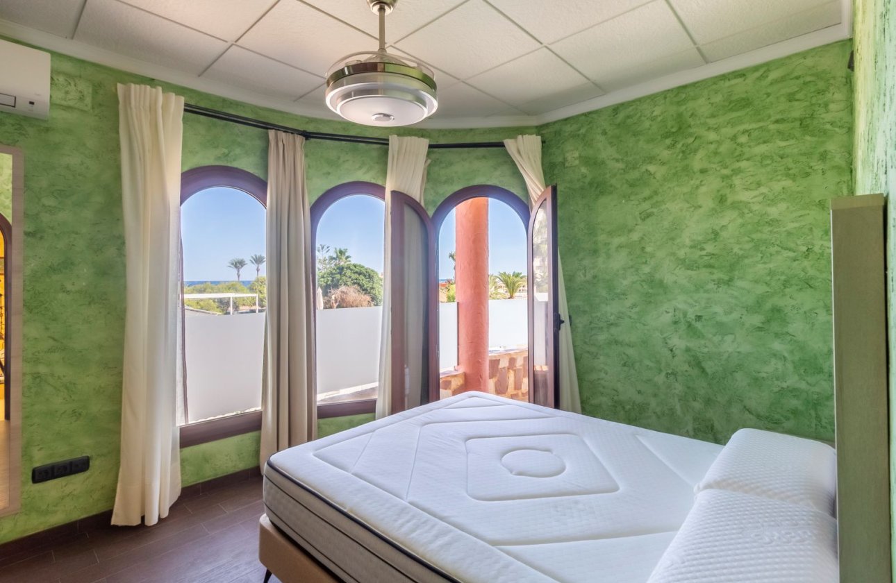 Resale - Villa - La Zenia