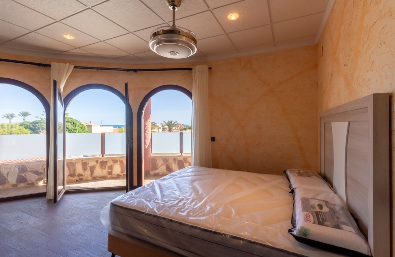 Resale - Villa - La Zenia