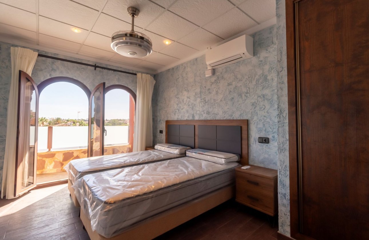 Resale - Villa - La Zenia