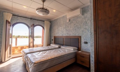 Resale - Villa - La Zenia