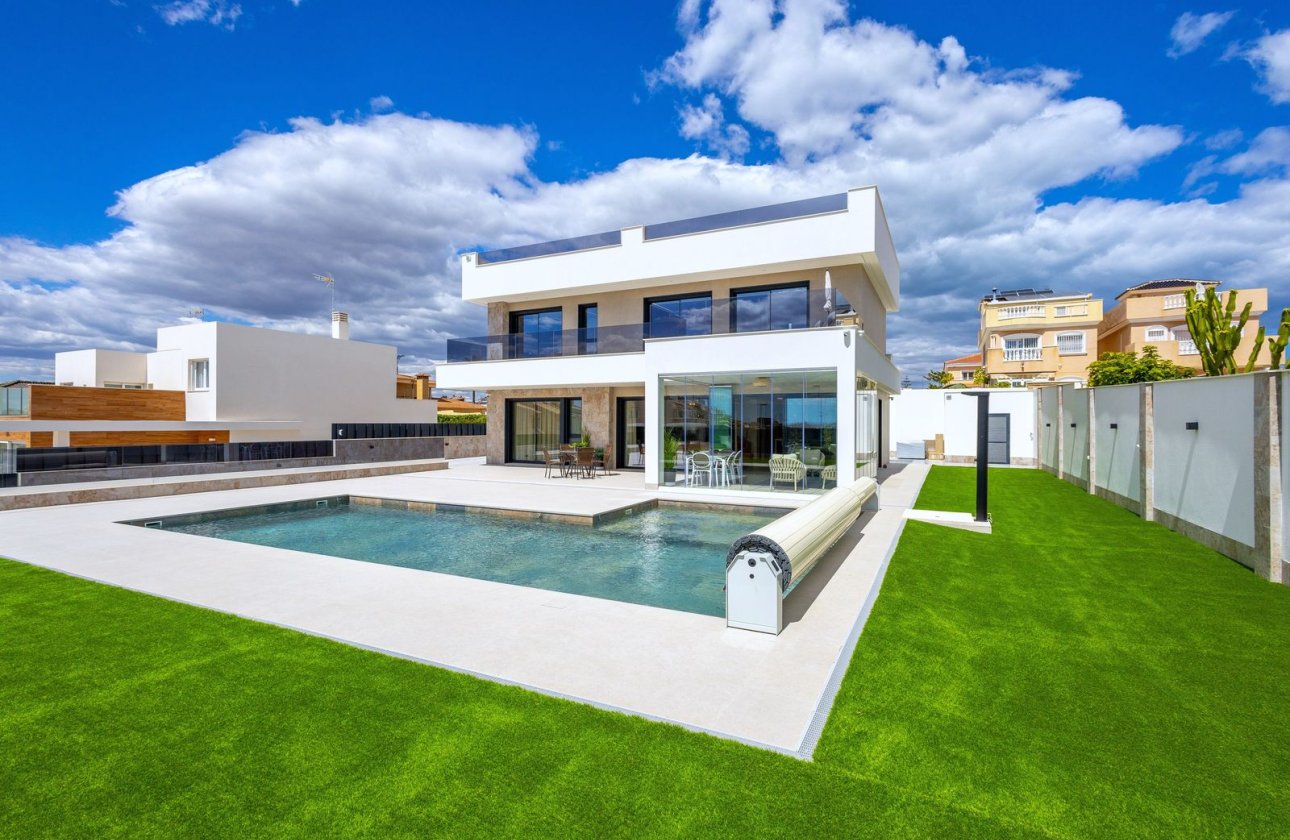 Resale - Villa - Torrevieja - Aguas Nuevas