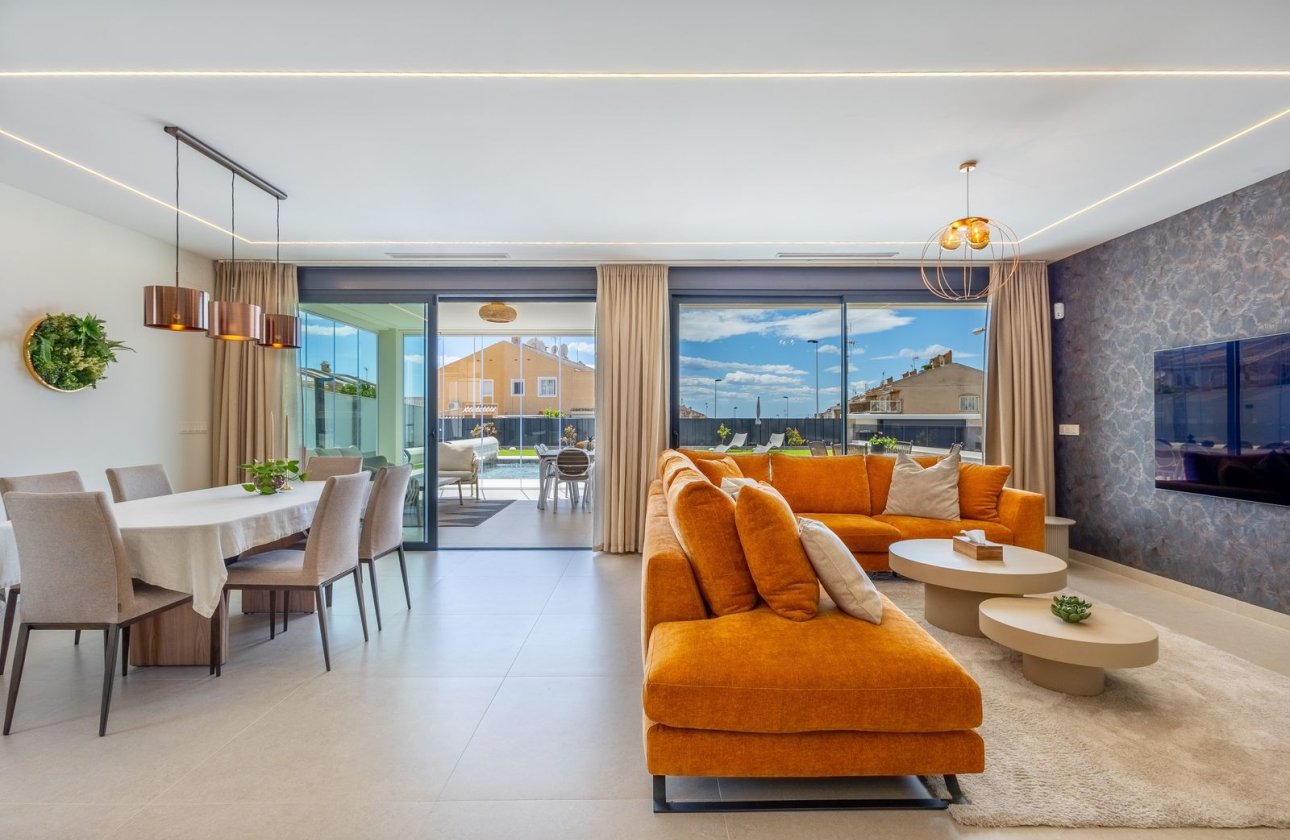 Resale - Villa - Torrevieja - Aguas Nuevas