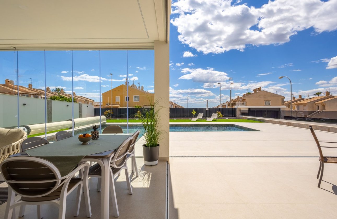 Resale - Villa - Torrevieja - Aguas Nuevas