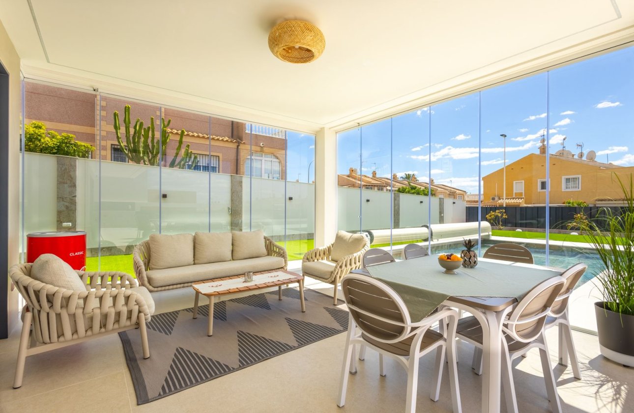 Resale - Villa - Torrevieja - Aguas Nuevas