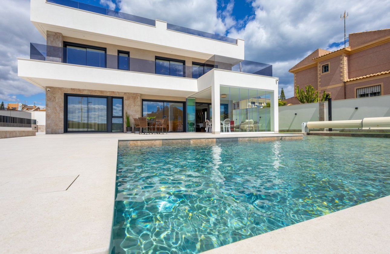 Resale - Villa - Torrevieja - Aguas Nuevas