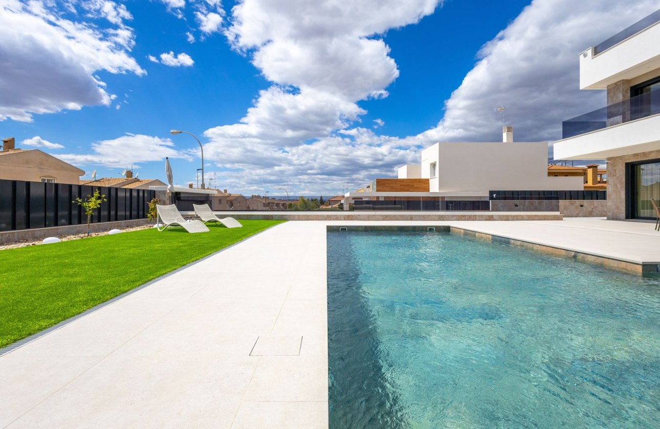 Resale - Villa - Torrevieja - Aguas Nuevas