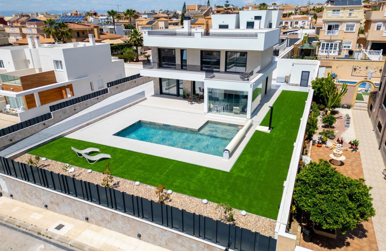 Resale - Villa - Torrevieja - Aguas Nuevas