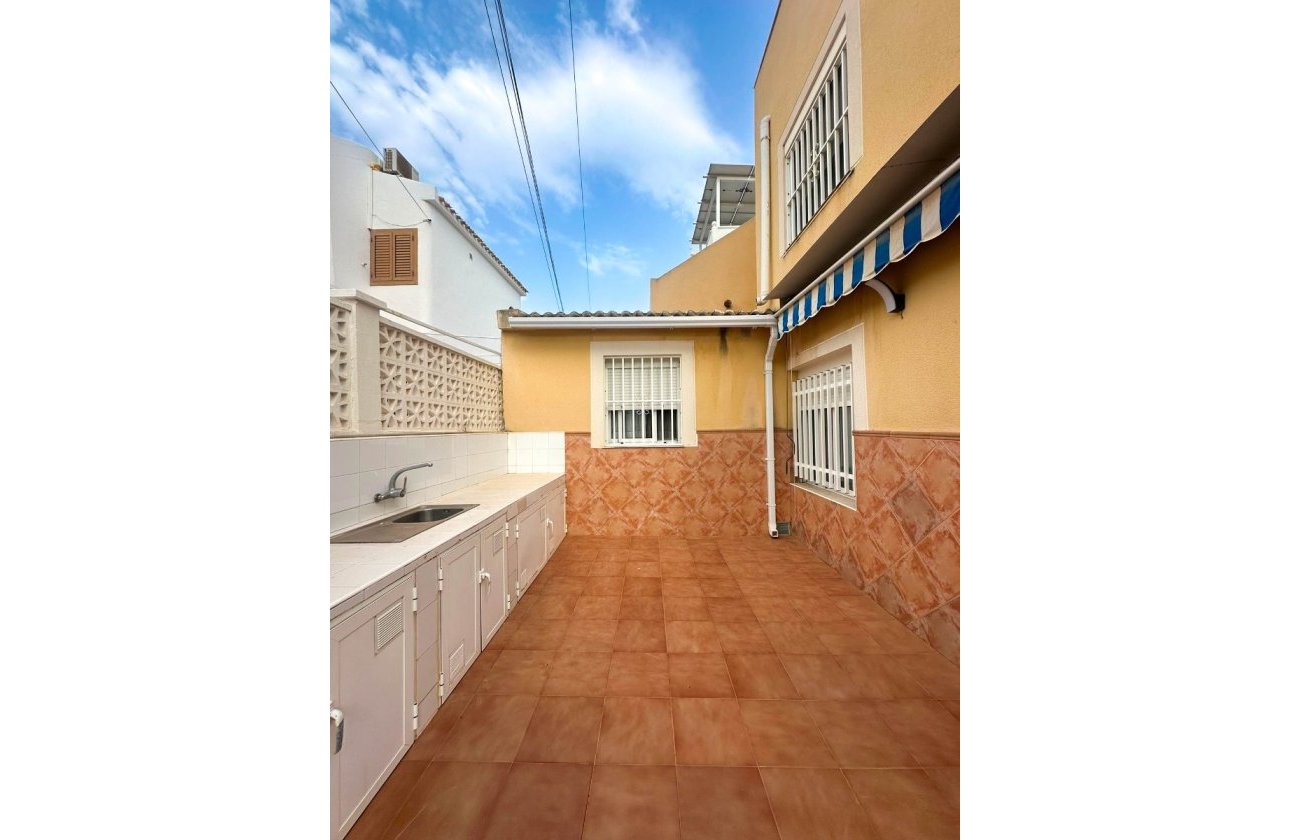 Resale - Bungalow - Torrevieja - Urb. Rosaleda