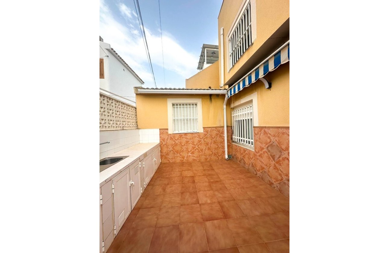 Resale - Bungalow - Torrevieja - Urb. Rosaleda