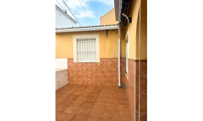 Resale - Bungalow - Torrevieja - Urb. Rosaleda