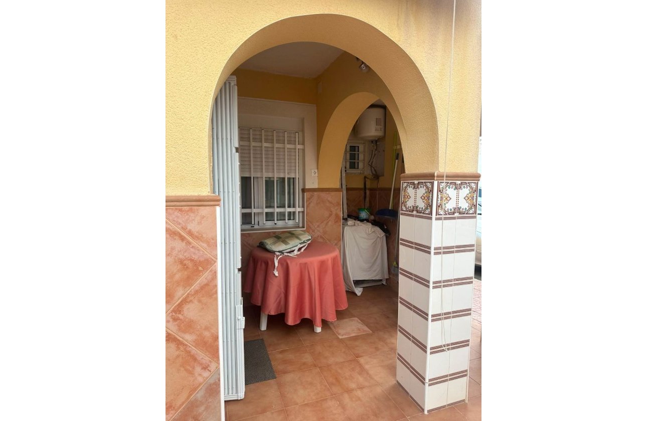 Resale - Bungalow - Torrevieja - Urb. Rosaleda