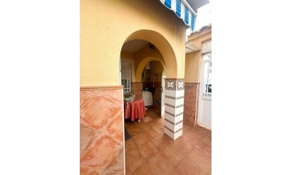 Resale - Bungalow - Torrevieja - Urb. Rosaleda
