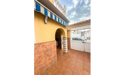 Resale - Bungalow - Torrevieja - Urb. Rosaleda